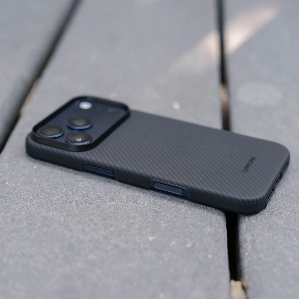 Outdoor real photo, Thinborne black aramid fiber iPhone 18 Pro Max slim protective case